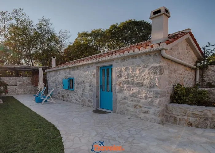 Schoene Steinvilla Mit Beheiztem Pool Und Sauna By Interhome Tatil Evi Gabonjin