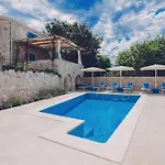 Feriehus Schoene Steinvilla Mit Beheiztem Pool Und Sauna By Interhome *