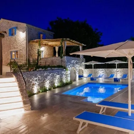 Nyaraló Schoene Steinvilla Mit Beheiztem Pool Und Sauna By Interhome