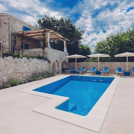 Nyaraló Schoene Steinvilla Mit Beheiztem Pool Und Sauna By Interhome *