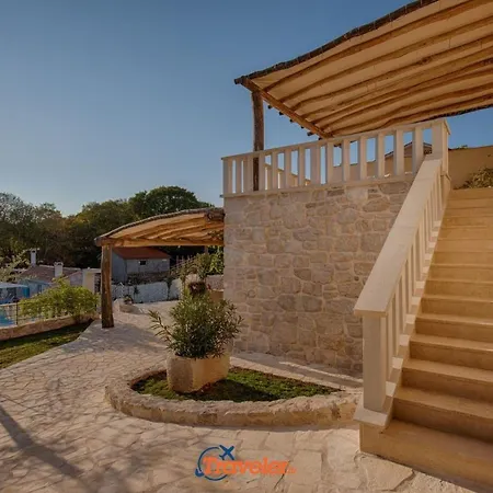 Feriehus Schoene Steinvilla Mit Beheiztem Pool Und Sauna By Interhome *