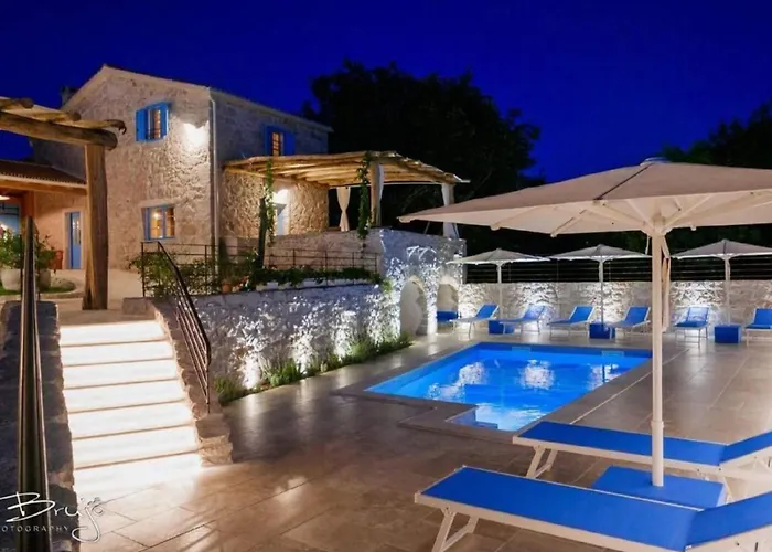 Nyaraló Schoene Steinvilla Mit Beheiztem Pool Und Sauna By Interhome