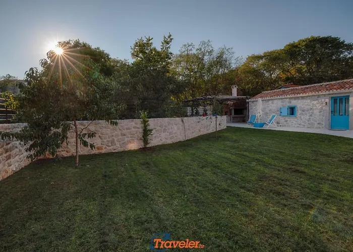Nyaraló Schoene Steinvilla Mit Beheiztem Pool Und Sauna By Interhome